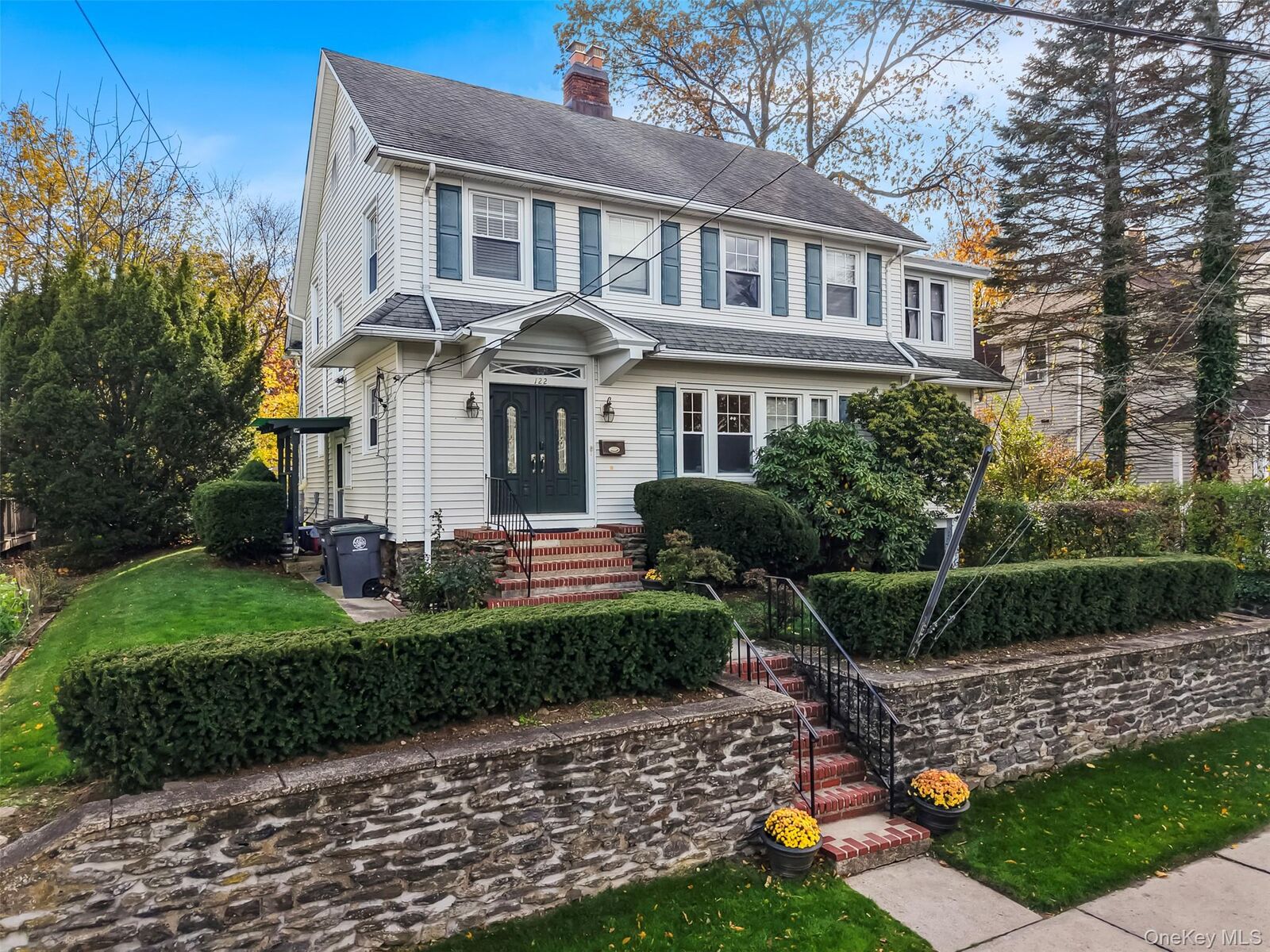 Property Photo:  122 Greenacres Avenue  NY 10606 