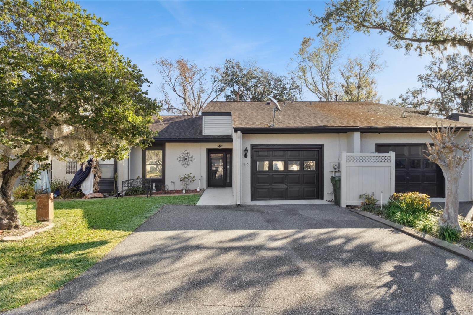 Property Photo:  916 Belle Oak Drive  FL 34748 