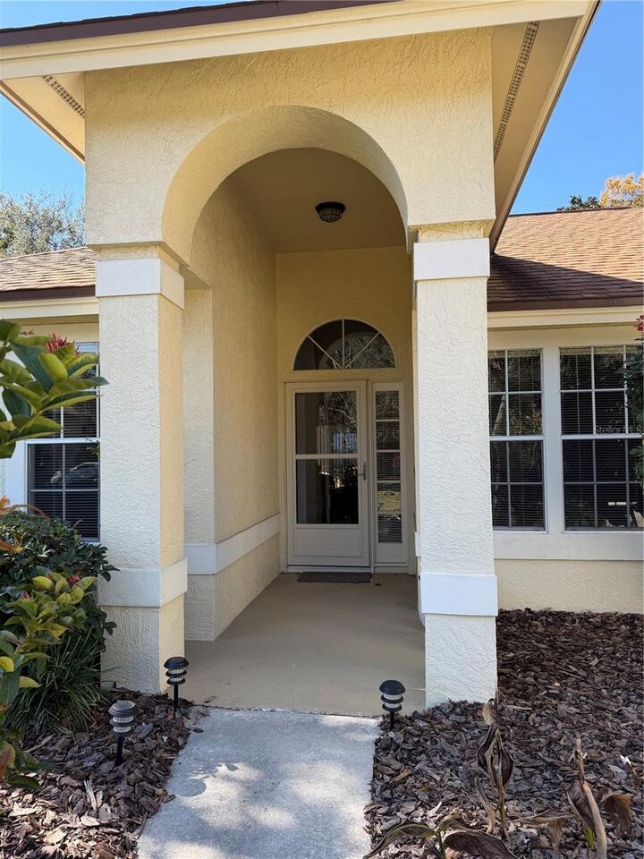 Property Photo:  7836 Bridgestone Drive  FL 32835 