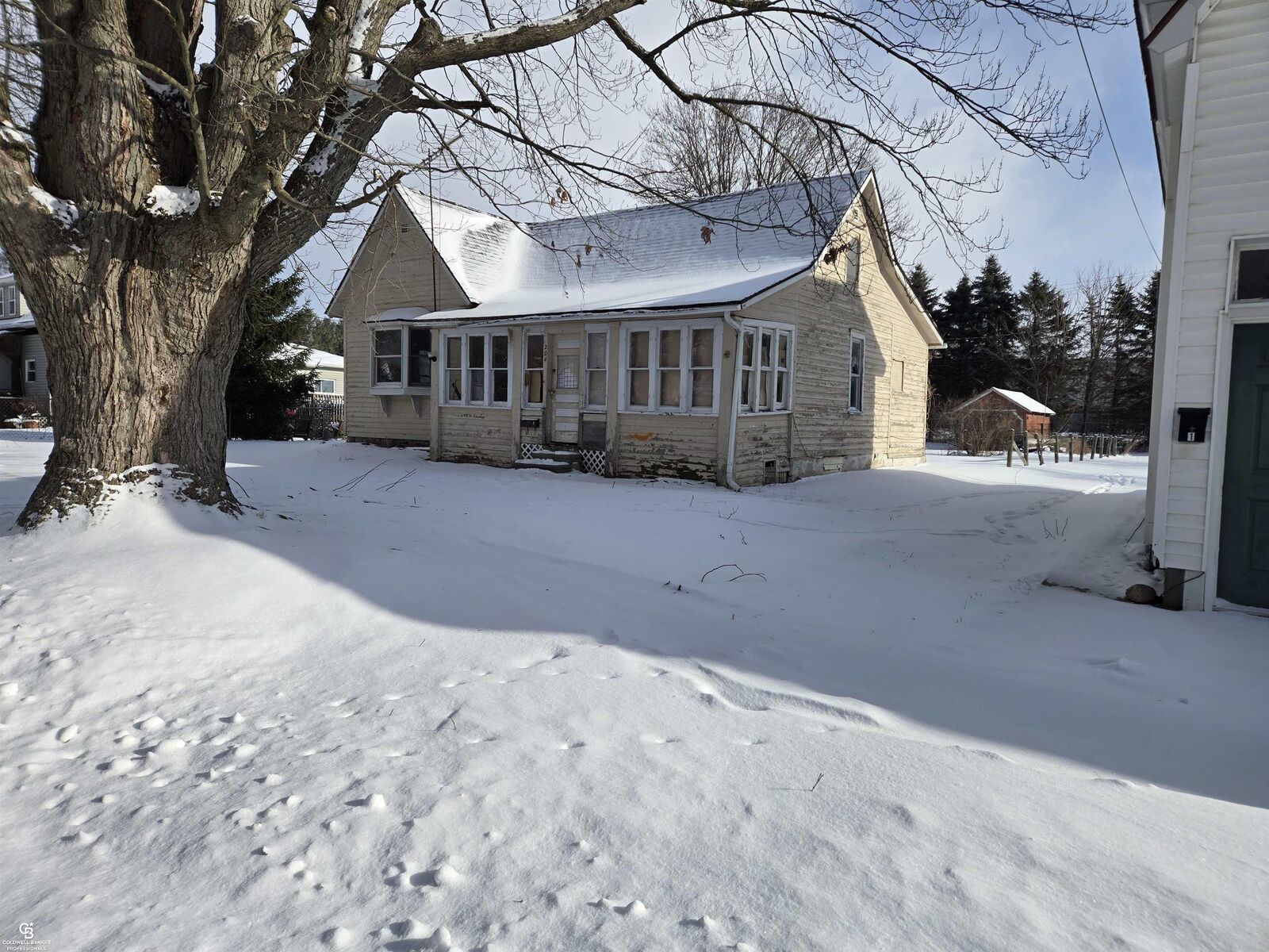 Property Photo:  204 Mary Street  MI 48097 