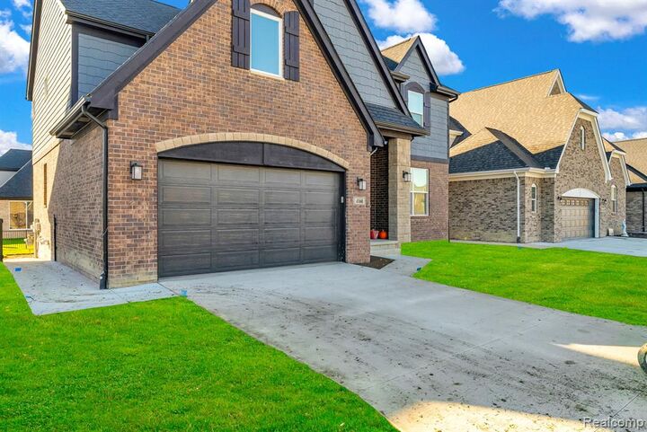 Property Photo:  4075 Blossom Drive  MI 48314 