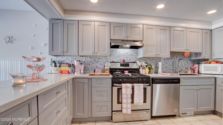 Property Photo:  274 N Bath Avenue 8  NJ 07740 