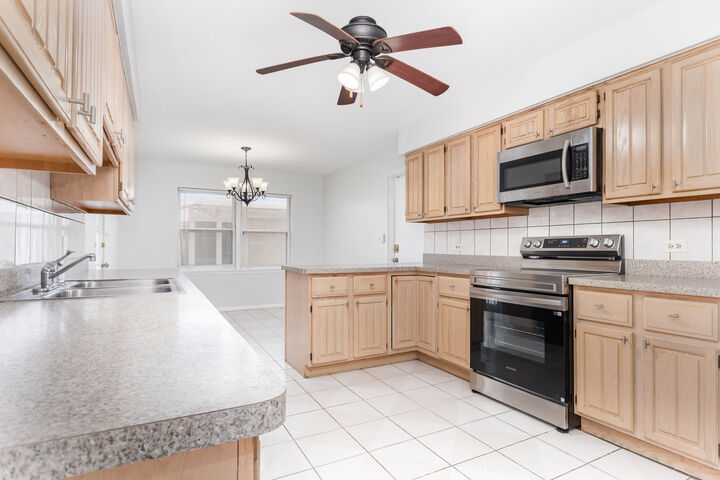 Property Photo:  2913 Kensington Avenue  IL 60154 