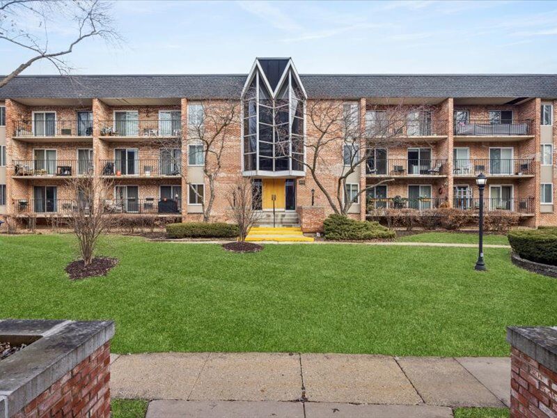 Property Photo:  1041 N Mill Street 307  IL 60563 