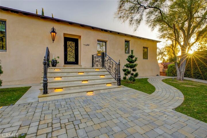 Property Photo:  954 Rosemount  CA 91207 