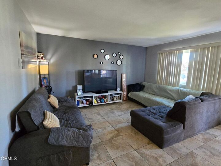 Property Photo:  734 W Hemlock Street  CA 93041 