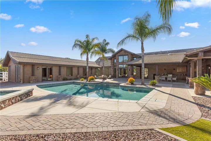 Property Photo: 41570 Avenida Bordeaux CA 92592