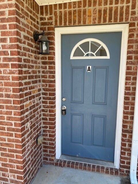 Property Photo: 810 Professional Park Dr 2C TN 37040