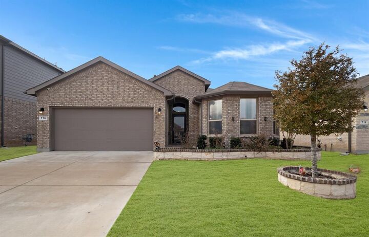 Property Photo:  716 Shepperton Way  TX 76247 
