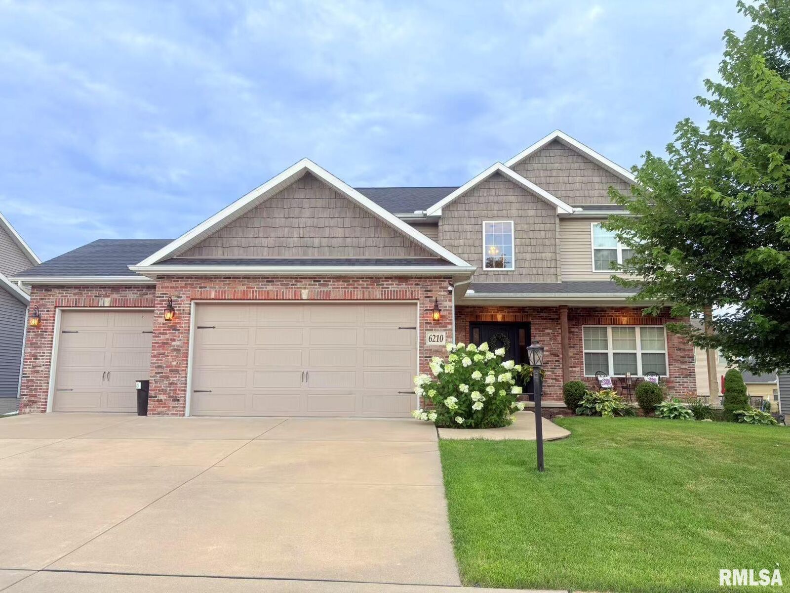 Property Photo:  6210 W Clairemont Court  IL 61528 