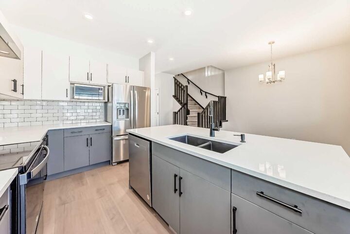 Property Photo:  535 Tekarra Drive NW  AB T3R 2G4 