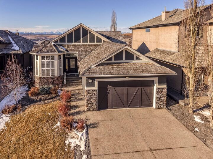 Photo de la propriété:  216 Gleneagles Estates Lane  AB T4C 2H7 