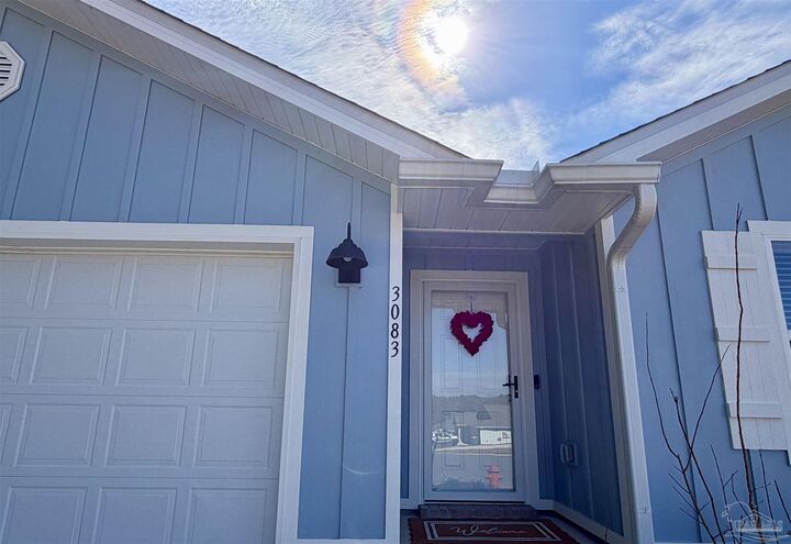 Property Photo: 3083 Jane Ln FL 32539