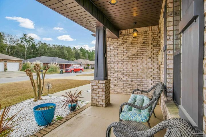 Property Photo: 7457 Deck Ln FL 32526