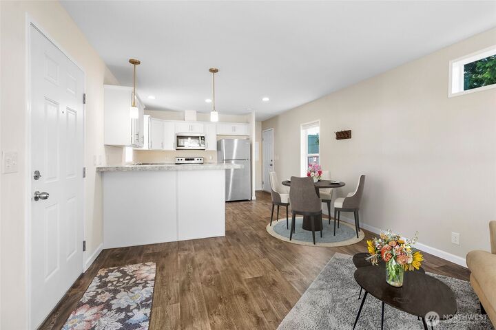 Property Photo:  2400  Donovan Avenue 13  WA 98225 