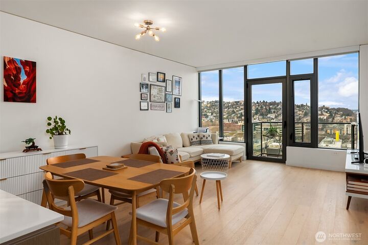 Property Photo:  2510  6th Avenue 1401  WA 98121 