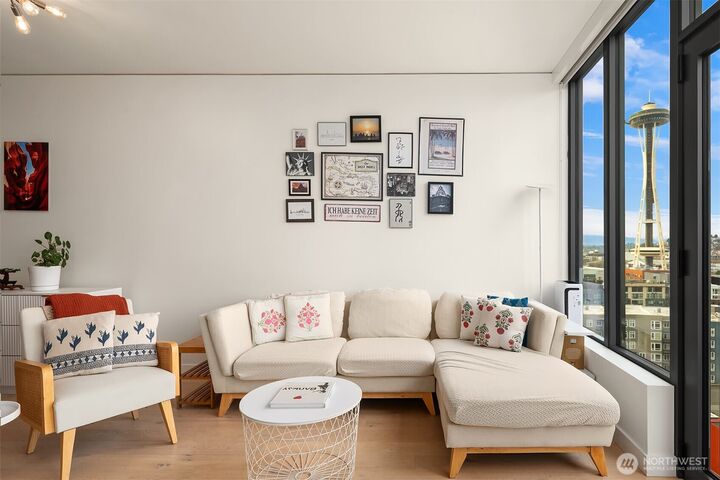 Property Photo:  2510  6th Avenue 1401  WA 98121 