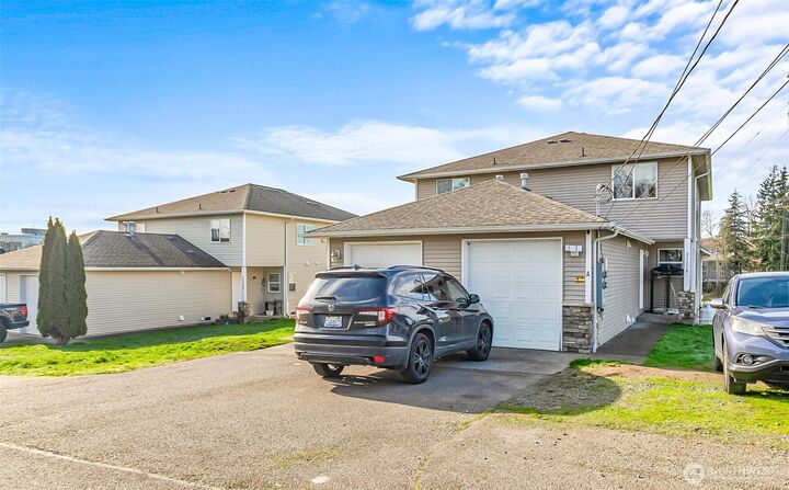 Property Photo:  2905  11th Street A  WA 98201 