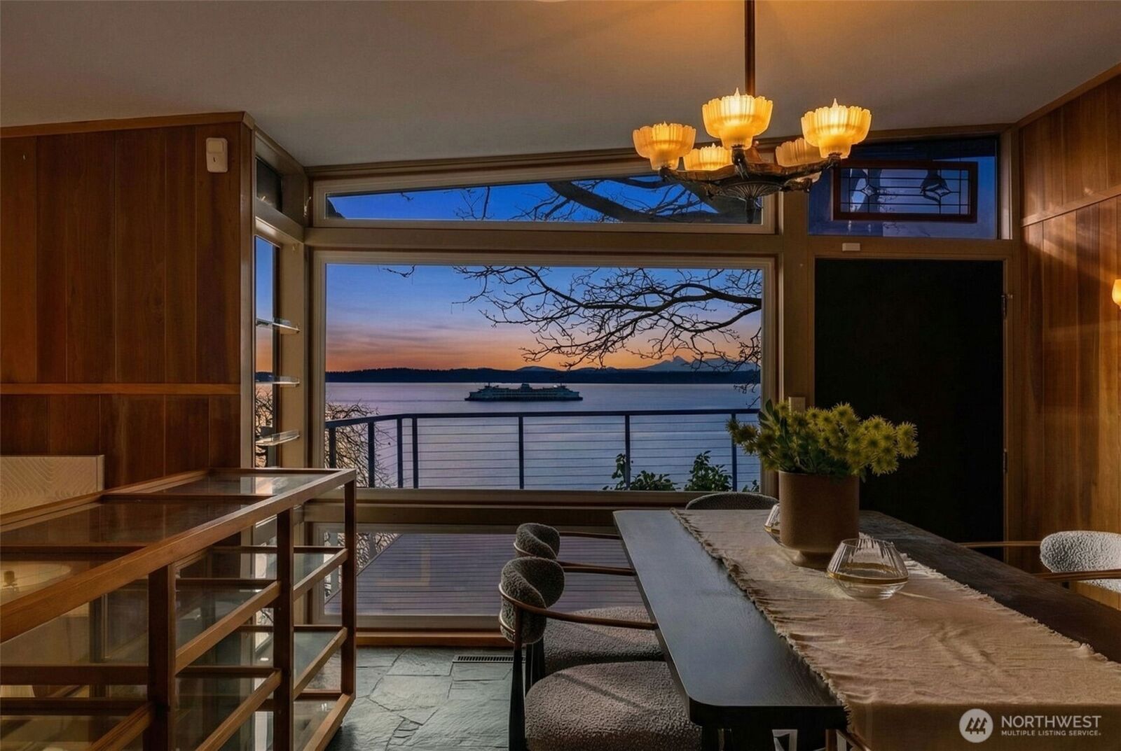 Property Photo:  2557  Perkins Lane W  WA 98199 