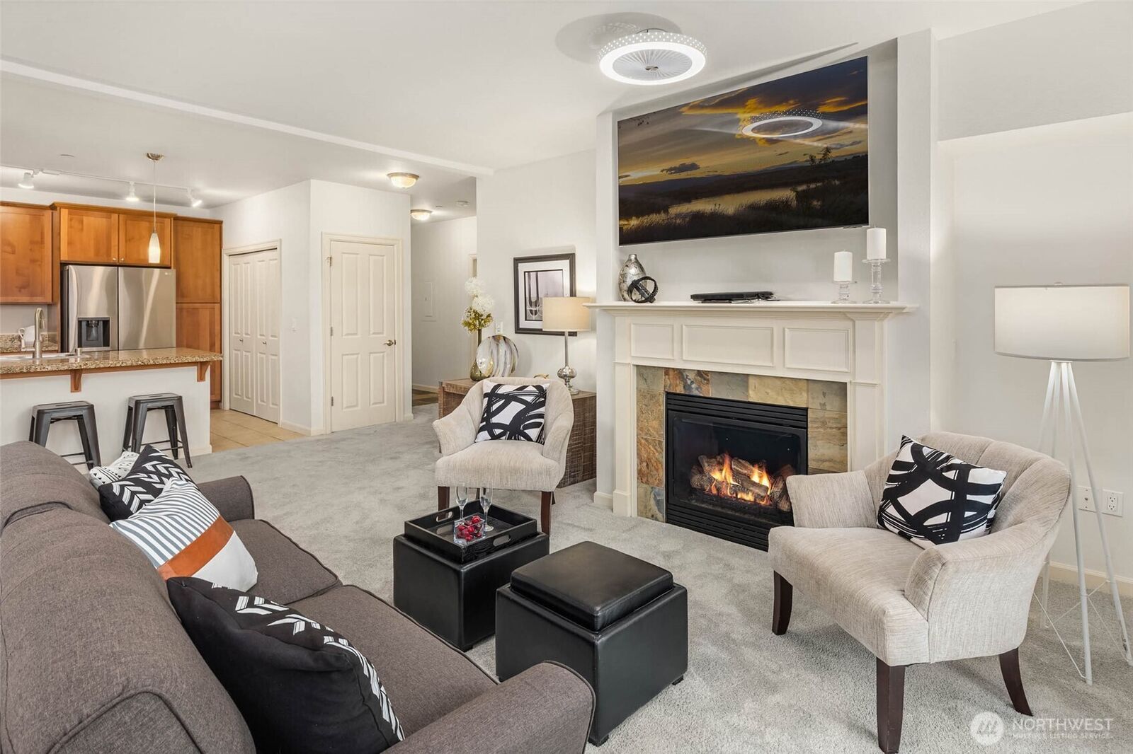 Property Photo: 6800 132nd Place SE E207 WA 98059