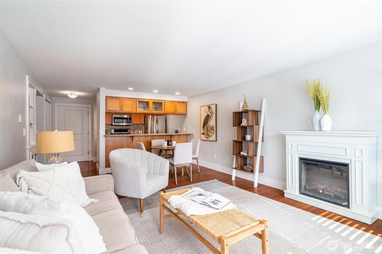 Property Photo:  25 N Broadway Street 301  WA 98403 