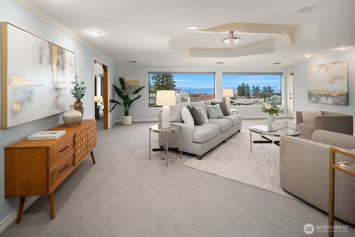 Property Photo:  505  Pine Street 301  WA 98020 