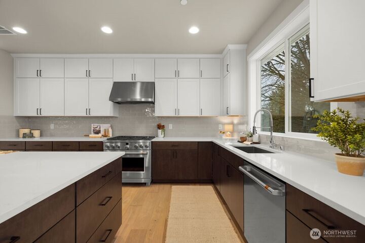 Property Photo:  7853 S 132 Street  WA 98178 