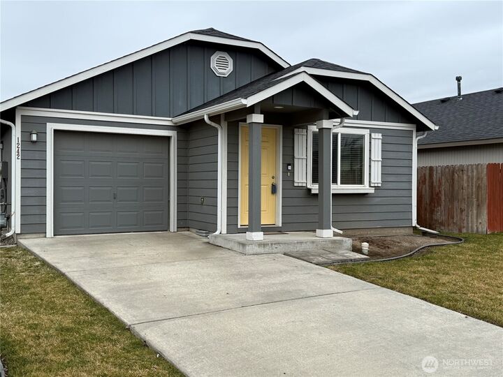 Property Photo: 1242 SW Carver Street WA 99324