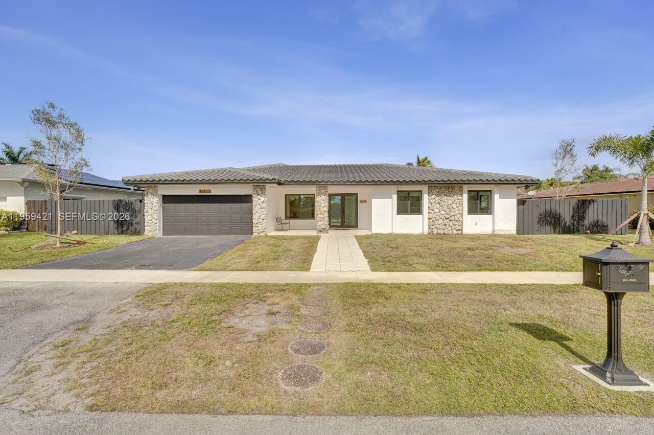 Property Photo:  16653 Golfview Dr  FL 33326 