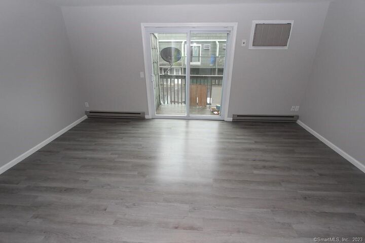 Property Photo:  1400 Meriden Road Apt 5-2  CT 06705 