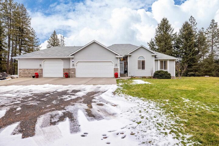 Property Photo:  32410 N Ridge Rd  WA 99003 