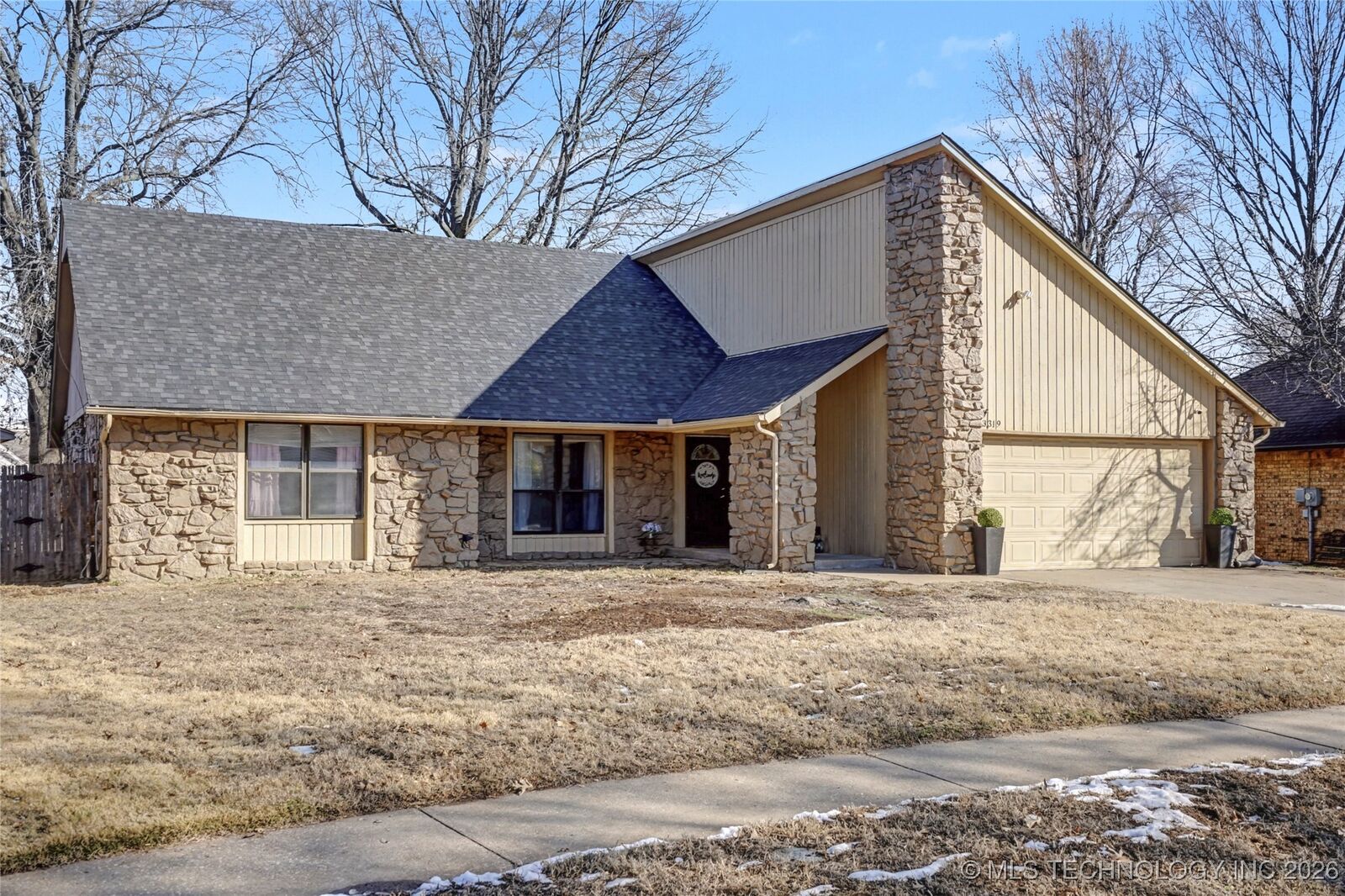Property Photo:  8319 E 107th Place S  OK 74133 