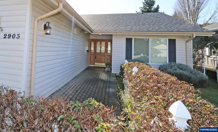 Property Photo:  2903 Twin Oak Pl NW  OR 97304 