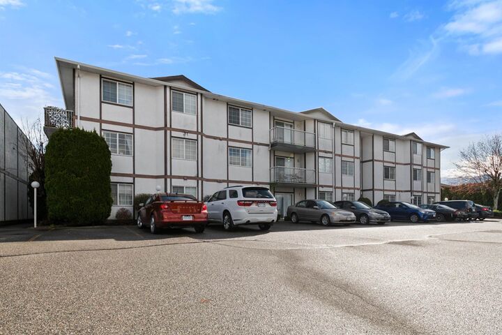 Property Photo: 45669 McIntosh Drive 215 BC V2P 6V4