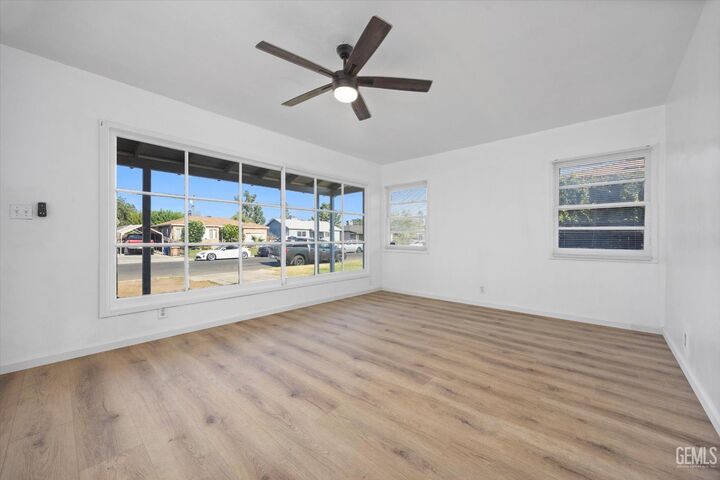 Property Photo:  809 El Sereno Drive  CA 93304 