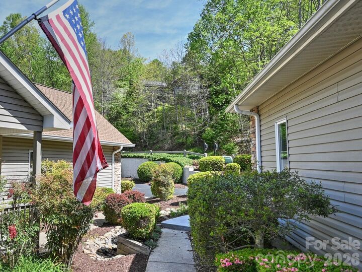 Property Photo:  2208 E Cumming Woods Lane  NC 28739 