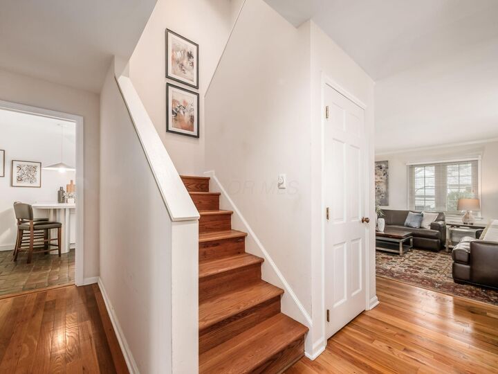 Property Photo: 1379 La Rochelle Drive OH 43221