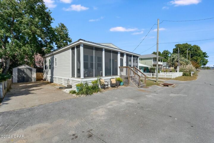 Property Photo:  313 Laureno Place  FL 32413 