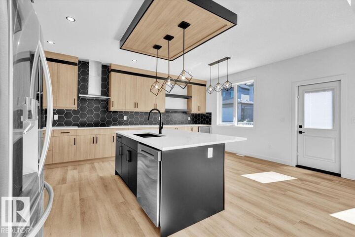 Property Photo:  1119 Gyrfalcon Crescent NW  AB T5S 0S5 