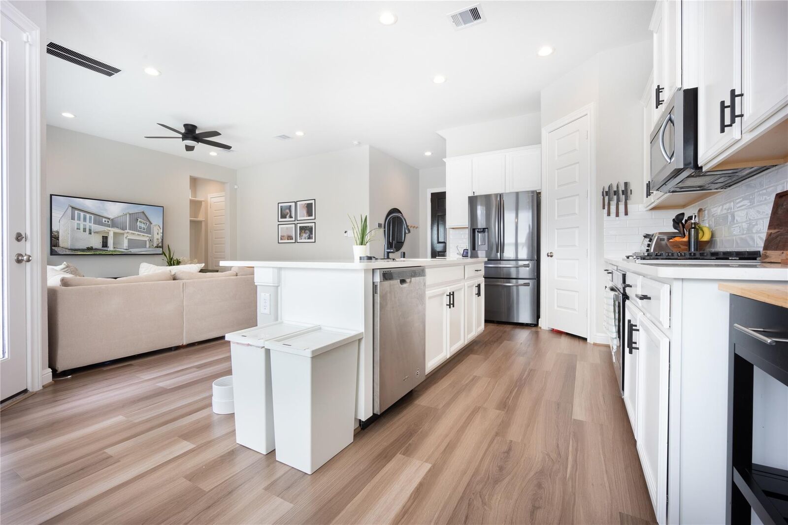 Property Photo: 9907 Prairie Silo Lane TX 77080