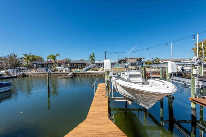 Property Photo:  4925 Bonito Drive  FL 34652 