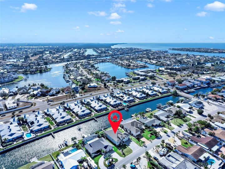 Property Photo:  916 Spindle Palm Way  FL 33572 