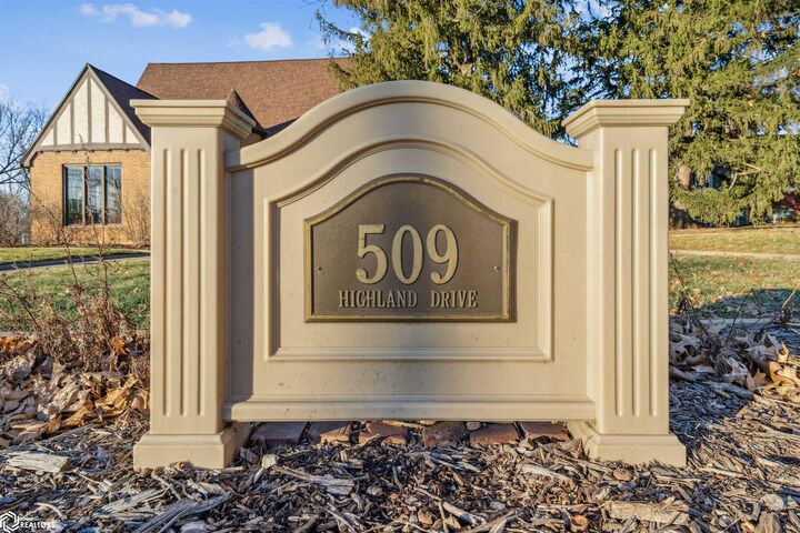 Property Photo:  509 Highland Drive  IA 50158 