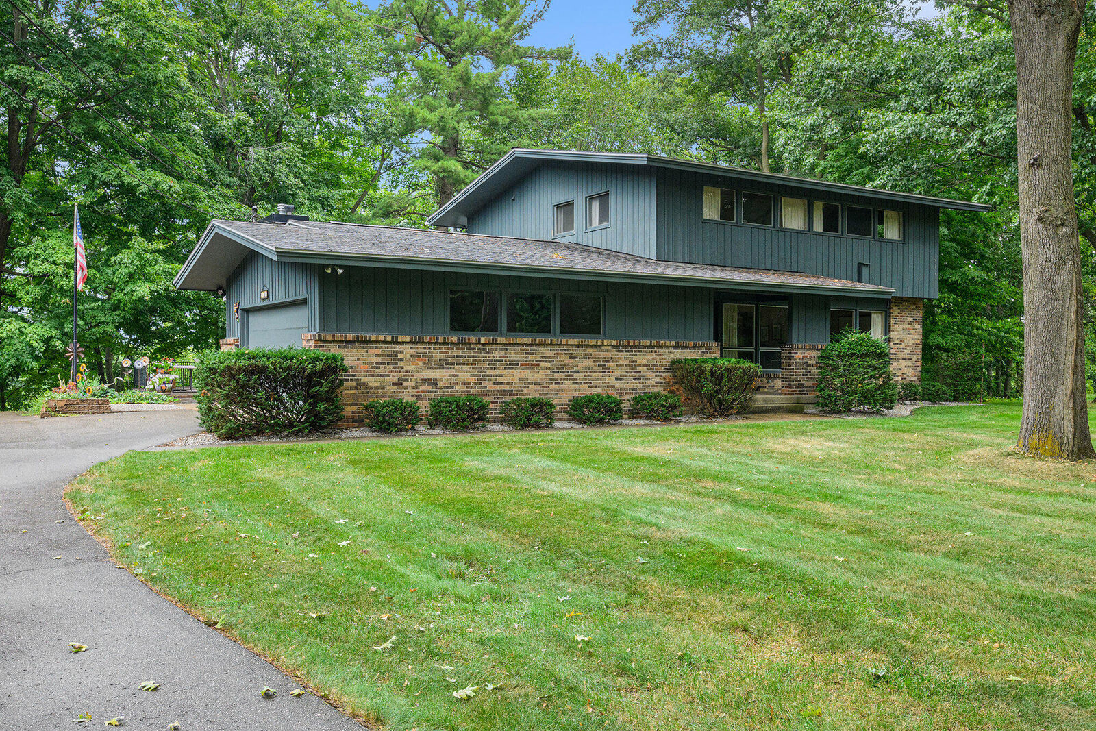 Property Photo:  3307 Lake Drive  MI 49010 