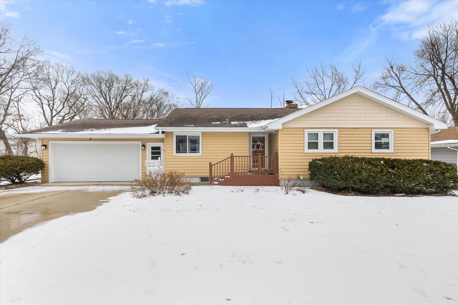 Property Photo: 1225 Douglas Lane IL 60417
