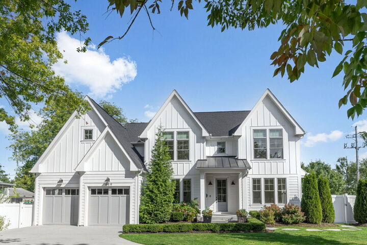 Property Photo:  469 S Sunnyside Avenue  IL 60126 