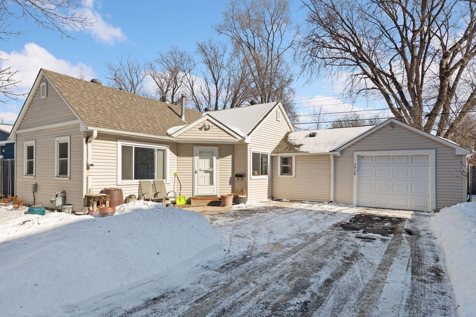 Property Photo:  2909 Maryland Avenue S  MN 55426 