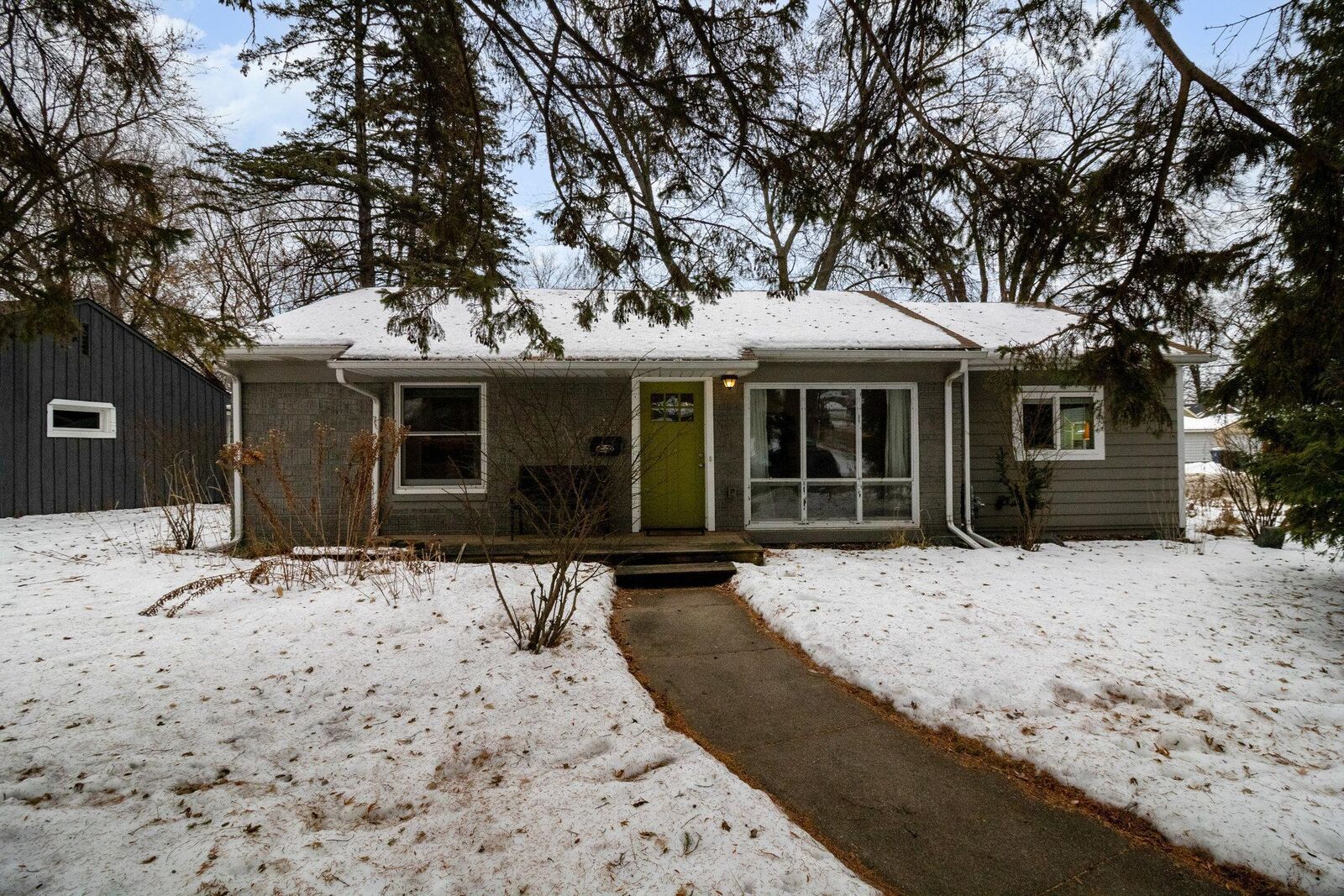 Property Photo:  3305 Arthur Street NE  MN 55418 