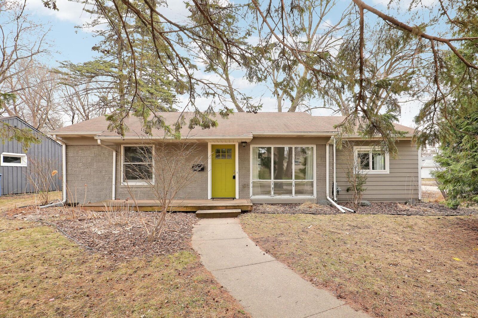 Property Photo:  3305 Arthur Street NE  MN 55418 