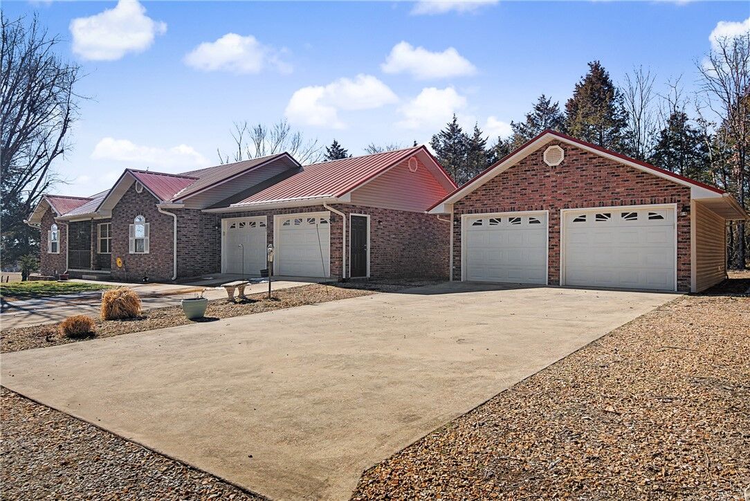 Property Photo:  303 W Robin Trail  AR 72644 